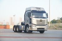 FAW J6P 6x4 420HP LHD RHD Moteur Diesel Euro2 Camions Tracteurs à Plateau Haut Gris Métallisé