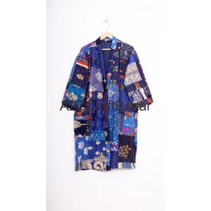 Robe kimono courte vintage faite à la main, motif floral de luxe, couverture indienne, veste douce pour l'hiver, robe de nuit courte pour l'automne - Product Image 1