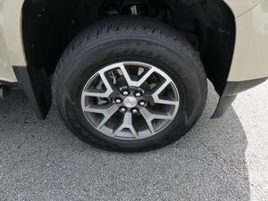 CLean Great deal ..Used 2021 G M C C A N Y O N A T 4 C R E W C A B 4 W D W I T H C L O T H - Product Image 6