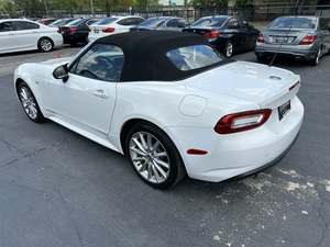 Fiat 2018 124Spider Lussoo Produit d'occasion d'occasion soigneusement utilisé - Product Image 5