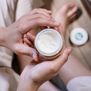 Top Qualité Fabriqué en Italie Seta Antiage, Crème Blanchissante pour les Mains 100ml Prêt à Expédier - Product Image 2