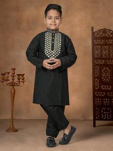 Dhwaja Export - Ensemble Kurta Pajama Traditionnel en Soie Pure Noire Premium, Sans Plis, avec Ensemble Assorti Père et Fils - Product Image 2