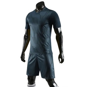 Kit de football professionnel Ensemble de maillots et shorts de football personnalisés avec tissu respirant et fabrication de vêtements de l'équipe OEM - Product Image 3
