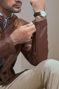 Chaquetas Elegantes Personalizadas al por Mayor para Hombre 2026, Chaqueta de Cuero Genuino Negra Estilo Motero, Logotipo Personalizado OEM para Hombre - Product Image 4