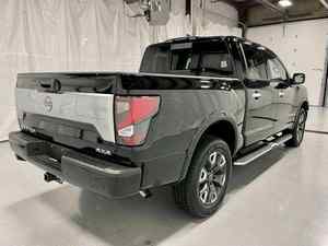 Camioneta de Segunda Mano 2024, Tracción en las Cuatro Ruedas, Interior Oscuro, Asientos de Cuero, 4 Asientos, Volante a la Derecha, Techo Panorámico, Motor Automático de 4.5L, Visión Trasera de 360° - Product Image 4