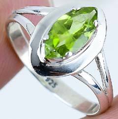 Anillo de Plata con Peridoto Verde Hecho a Mano, Elegante Gema con Corte Marquesa en Acabado de Plata de Ley Premium, Hermosa Joyería de Diseño para Mujer - Product Image 4