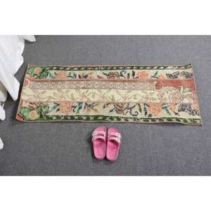 Tapis en laine turque vintage 1.6x4,1 pieds Beige et vert grande zone de patchwork rectangulaire avec support en latex pour décor de couloir - Product Image 5