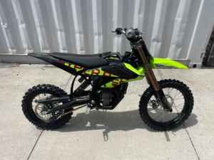 Nueva Bicicleta Eléctrica LBX 2025 Edición Amarillo Negro Hyper Bee de Alta Calidad con 21 Velocidades, Cuadro de Aleación de Aluminio y Motor de 8000W para Carretera - Product Image 5