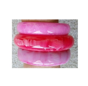 Bracelets en résine imperméable à haute brillance pour femmes, au toucher lisse, bijoux confortables et tendance, couleurs personnalisées pour une utilisation longue durée - Product Image 2