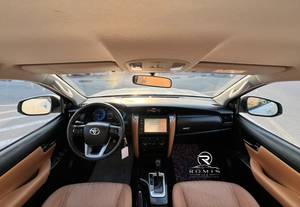 Toyota Fortuner 2.7L Gasolina Automática 4x4 SUV de 7 Plazas Usada 2024 |   Listo para Exportar - Product Image 4
