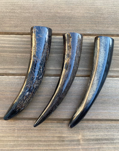 Venta al por mayor de puntas de cuerno de búfalo pulido de ágata negra y cuerno natural de color, hechas a mano, estilo animal, regalo de empresa de S a Sons Exports - Product Image 1