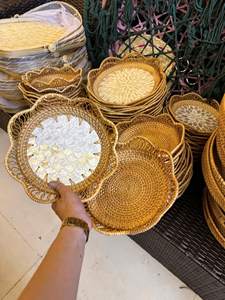 Bandeja rectangular decorativa de ratán, artesanía hecha a mano en Vietnam, para organizar en tocadores, cenas, fiestas y celebraciones especiales. - Product Image 5