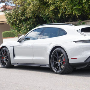 2023 pour Taycan GTS Sport Turismo 590 ch Véhicule utilitaire sport électrique à traction intégrale, Pack Premium AE - Product Image 1