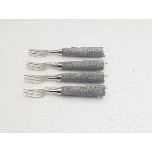 Venta al por mayor de fábrica Juego de tenedores de plata Resina y acero inoxidable Cena de Navidad Juego de tenedores de frutas Tenedor y cuchara de frutas Juego de cubiertos - Product Image 2