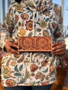 มาใหม่ที่ไม่ซ้ํากันแกะสลักแกะสลักหนังกระเป๋าสตางค์ผู้ชายยาวทําด้วยมือผู้ชายหนัง Bi พับกระเป๋าสตางค์ยาวส่วนบุคคลของขวัญสําหรับเขา - Product Image 3