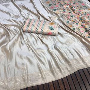 Sari en tissu viscose Mashru pur, tissage jacquard Jari, avec pallu riche en Meenakari, blouse assortie avec travail de tissage Meenakari - Product Image 2