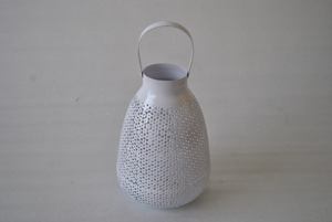 Lanterne décorative en fer blanc de 10 pouces pour la décoration intérieure, les occasions de Noël et de Pâques - Product Image 2