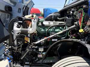 Camion semi-remorque VNL64T760 2021 d'occasion - Moteur D13 425HP, boîte automatique 12 vitesses I-Shift, prêt à être expédié dans le monde entier, livraison porte-à-porte. - Product Image 6