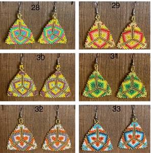 Pendientes Mexicanos Triangulares de Chaquira con Cuentas - Product Image 4