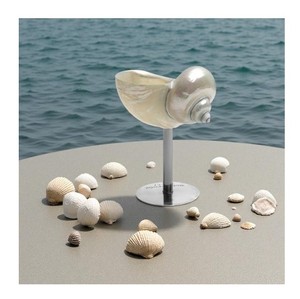 Élégant verre à vin en coquillage avec une véritable base en coquillage océanique pour les fêtes tropicales et les célébrations - Product Image 1