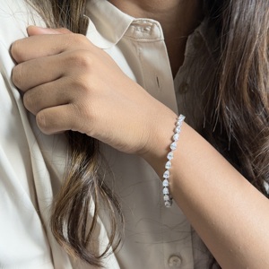 Luxueux bracelet de tennis en diamant cultivé en laboratoire 9.75 ct coupe poire Design exclusif de 7 pouces en or 14 carats 18 carats pour femme! - Product Image 2