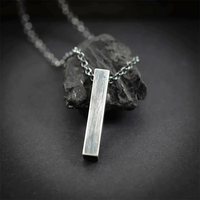 Collier à pendentif barre 3D en argent antique pour hommes Vente en gros de collier à barre verticale rétro vierge en acier inoxydable emmêlé pour hommes garçons