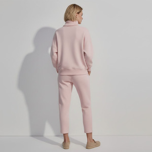 Conjunto de sudadera y Jogger de cuello alto personalizado para mujer - Product Image 2