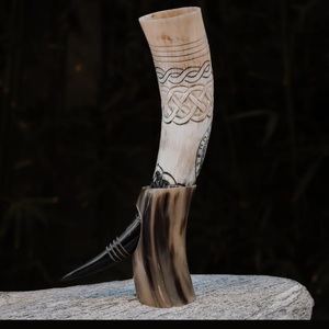 Auténticas tazas de cerveza de cuerno vikingo hechas a mano, pedidos a granel para fiestas para amantes de la cerveza y coleccionistas, regalos - Product Image 1