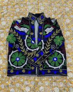 Meilleure vente Veste d'hiver en velours brodée Suzani à la main Veste courte Suzani pour femme Veste brodée courte Suzani taille libre - Product Image 2