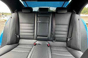 SUV de Lujo Usada 2024, Alto Rendimiento, V8, Premium, Deportiva, 4 Puertas, 7 Asientos, Transmisión Automática, Características de Confort Avanzadas - Product Image 3