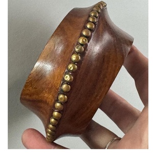 Brazalete de Madera Moderno Hecho a Mano por FAIZA CRAFT, en Varios Colores, Fabricado en India - Product Image 1