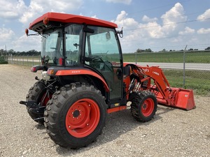 Tracteur compact Kubota BX23S 4x4 avec chargeur, pelle rétrocaveuse et tondeuse de 60 pouces, seulement 143 heures de fonctionnement, à vendre, moteur diesel haute performance - Product Image 4