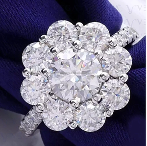 Elegante 2-Ct Moissanite Cluster Diamond Wedding Ring 925 Starling Solid Silver Chapado en oro Forma de flor Anillo de compromiso de Halo - Product Image 3