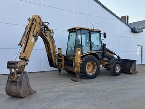Chargeuse-pelleteuse d'occasion Cat 432D avec godet avant et bras de terrassement arrière, équipement de construction jaune - Product Image 6