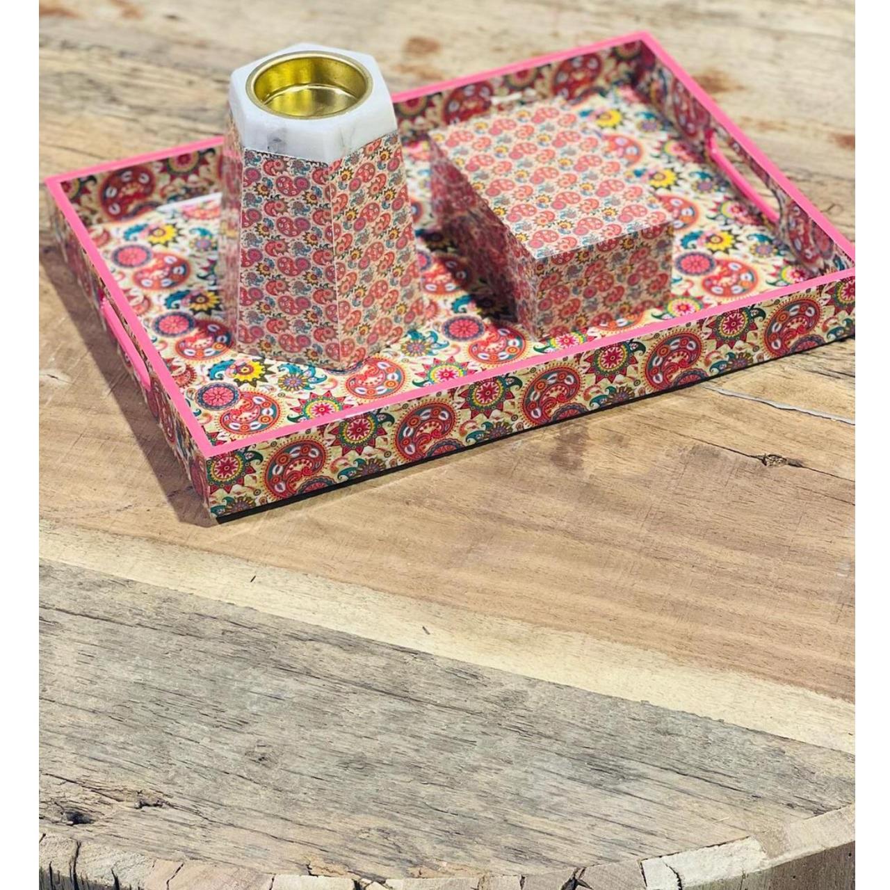 มีสีสัน