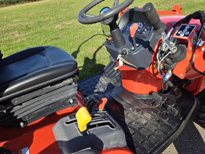 Nouveau tracteur compact Kioti NS6010 HST de 60 CV avec transmission hydrostatique 4x4, équipement agricole diesel, prêt pour le chargement, en vente maintenant - Product Image 5