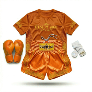 Ensemble Muay Thai 2 pièces avec logo personnalisé, rashguard de compression de luxe et short en polyester brodé, ensembles de haute qualité en gros - Product Image 1