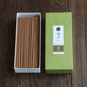 Varillas de Incienso Tradicionales de Ciprés Hinoki 40g - Product Image 1