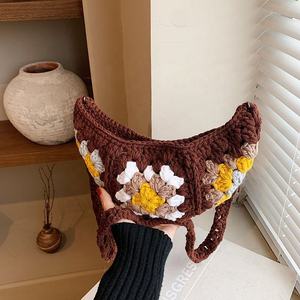 Bolso de Hombro Tejido a Crochet, Diseño de Luna Creciente, Forro de Poliéster, Estilo Casual, Otoño-Invierno, 1-1.9L - Product Image 1