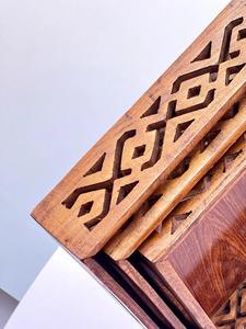 Bandeja de Servir de Madera de Lujo Hecha a Mano de Alta Calidad con Incrustaciones de Madreperla, Apta para Lavavajillas, Sostenible y Duradera a un Precio Razonable - Product Image 6