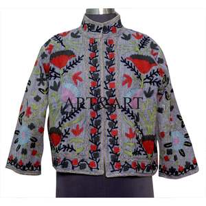 Chaqueta de Invierno para Mujer, Hecha a Mano, de Algodón Acolchado y Bordado Suzani TNT, con Diseño Acogedor - Product Image 1