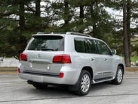 Lexus LX 570 AWD 4 portes SUV 2008, conduite à gauche, sièges en cuir, toit ouvrant arrière, navigation avec caméra, phares LED, écran tactile, occasion