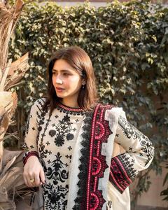 Ensemble haut, pantalon et dupatta en faux georgette pour soirée de créateur, avec broderie lourde de sequins et bordure en dentelle - Product Image 3