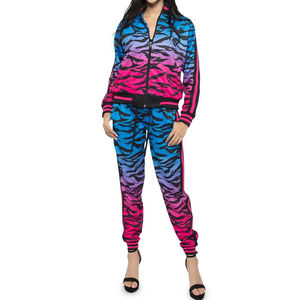 Conjunto Deportivo de Invierno para Mujer al por Mayor, Estilo Deportivo, Sudadera con Capucha y Pantalones, Diseño Sólido con Decoración de Parches - Product Image 4