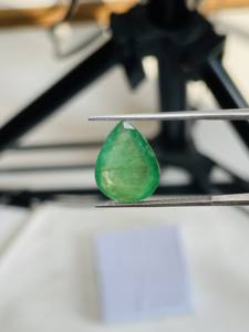 Esmeralda Natural de Zambia, Corte Pera, 4.60 Quilates, Piedra Preciosa de Buena Calidad, Lustre, Color Verde Bonito, Pulido Perfecto para Cualquier Joyería - Product Image 4