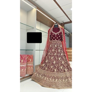 Ropa festiva ligera de la mejor calidad Lehenga Choli de terciopelo en tonos pastel con bordado minimalista para regalar - Product Image 4