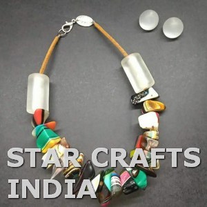 Vente chaude Designer De Luxe Ensemble De Bijoux De Mode pour les Femmes De Haute Qualité Résine Collier Bracelet et Boucle D'oreille avec Des Charmes À La Mode - Product Image 5