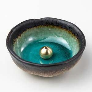 Coffret Cadeau d'Encens Traditionnel avec Bâtonnets d'Encens au Mélange Bois de Santal et Sauge Blanche et Mini Porte-Encens en Céramique Aquamarine - Product Image 5