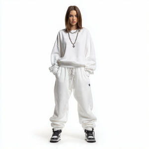 Conjunto Deportivo Holgado de Invierno para Mujer, Estilo Urbano, con Sudadera de Cuello Redondo y Pantalones Deportivos Holgados con Diseño de Hombros Caídos - Product Image 3