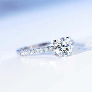 แหวนเพชรแท้ทำมือ ทรงกลม สำหรับหมั้นหรือขอแต่งงาน พร้อมใบรับรอง IGI มีจำหน่าย - Product Image 4